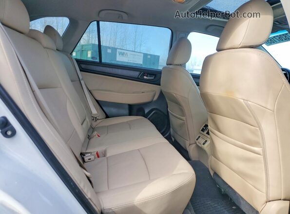4S4BSENC3K3316203 2019 SUBARU OUTBACK White Rear interior view