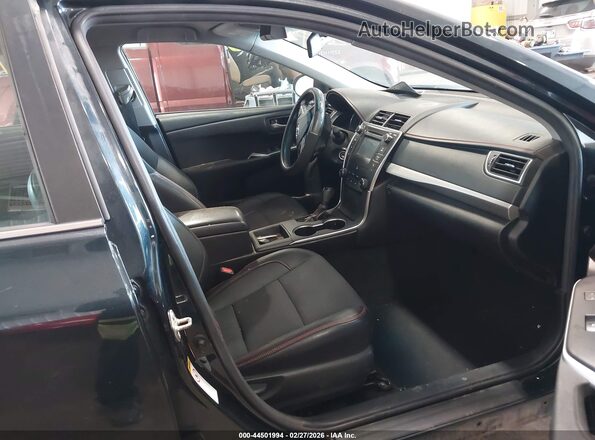 4T1BF1FK9HU623512 2017 TOYOTA CAMRY Синий Вид салона спереди
