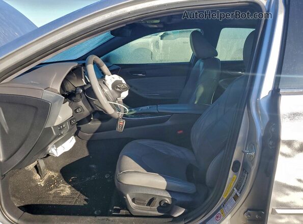 4T1BZ1FB2KU018410 2019 TOYOTA LE Серый Вид салона спереди