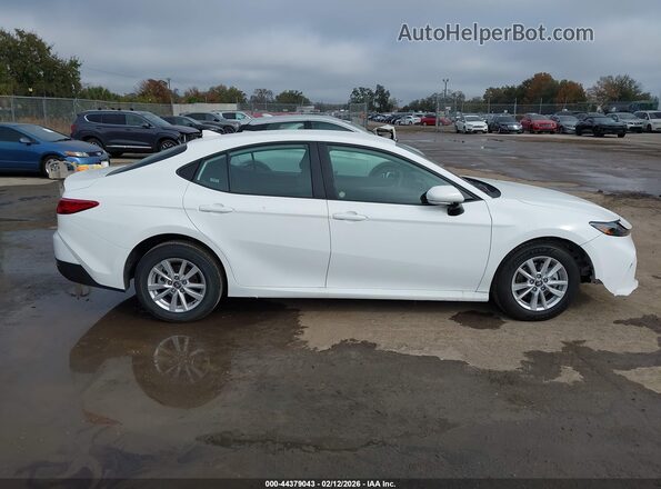 4T1DAACK2TU229838 2026 TOYOTA LE White Вид задньої частини салону