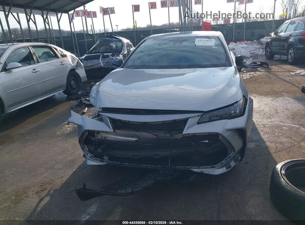 4T1FZ1FBXLU047303 2020 TOYOTA AVALON Серебряный Вид задней части салона