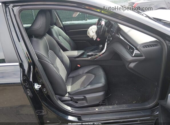 4T1S11BK5MU046489 2021 TOYOTA CAMRY Black Вид салону спереду