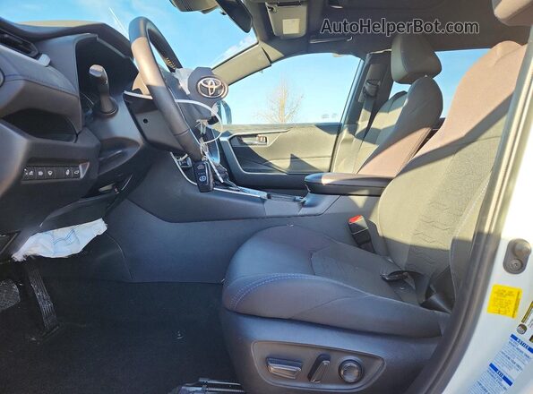 4T3T6RFV0NU097349 2022 TOYOTA RAV4 Белый Вид салона спереди