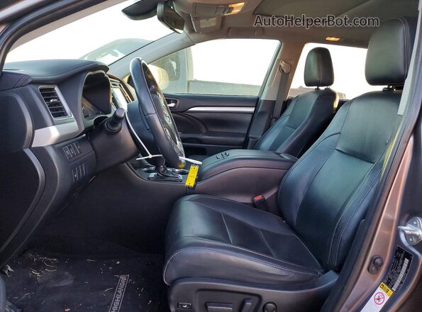 5TDKZRFHXKS560978 2019 TOYOTA HIGHLANDER Серый Вид панели приборов