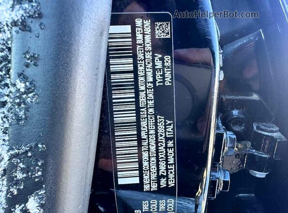 ZN661XUA2JX289537 2018 MASERATI LEVANTE Черный Вид задней части салона