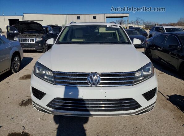 WVGEP9BP8GD002495 2016 VOLKSWAGEN TOUAREG Белый Вид сзади