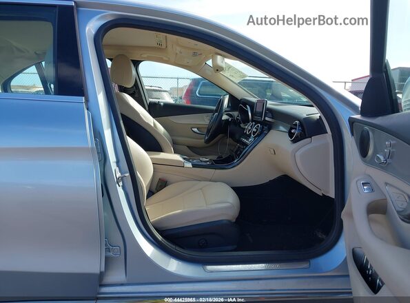 55SWF4JB1JU234570 2018 MERCEDES-BENZ C-CLASS Light Blue Front interior view