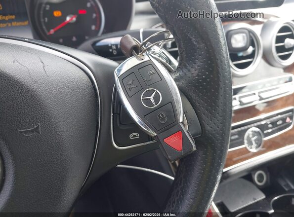 55SWF4JB3JU276240 2018 MERCEDES-BENZ C-CLASS Серебряный Вид панели приборов