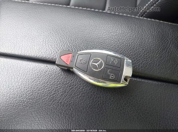 55SWF4KB6GU098668 2016 MERCEDES-BENZ C-CLASS Белый Вид панели приборов