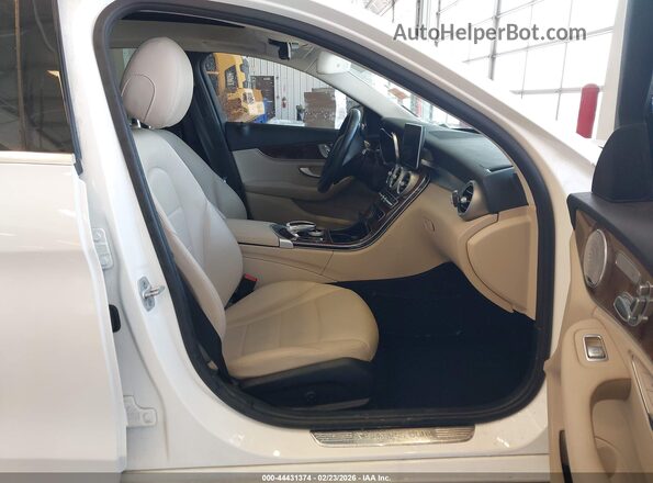 55SWF4KB6GU137923 2016 MERCEDES-BENZ C-CLASS White Вид салону спереду