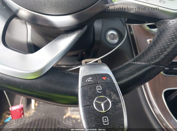 55SWF8DB6KU312586 2019 MERCEDES-BENZ C-CLASS White Widok deski rozdzielczej