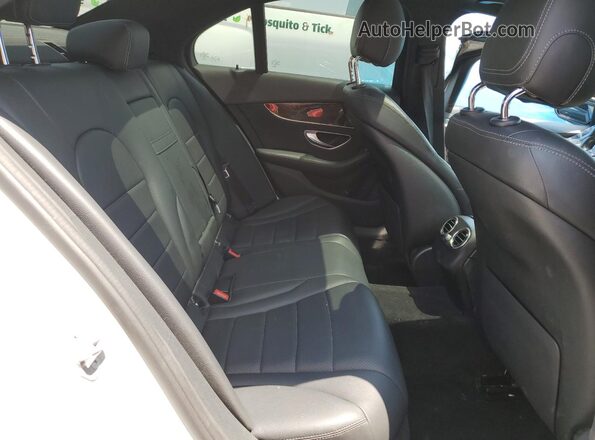 55SWF8EB0KU305633 2019 MERCEDES-BENZ C White Vista de los asientos traseros