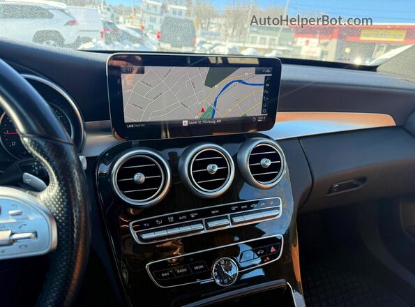 55SWF8EB6KU291964 2019 MERCEDES-BENZ C Red Widok tylnych siedzeń