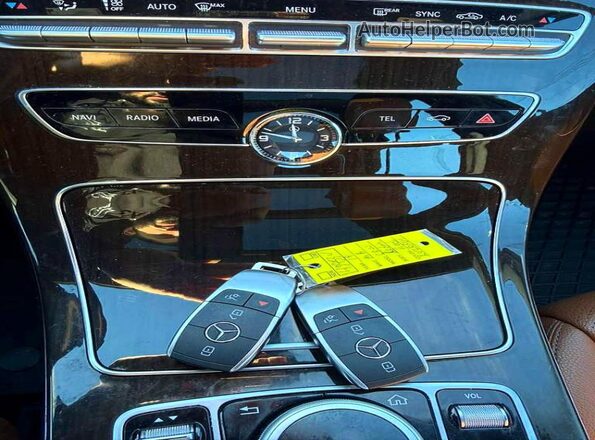55SWF8EB6KU291964 2019 MERCEDES-BENZ C Red Widok z przodu