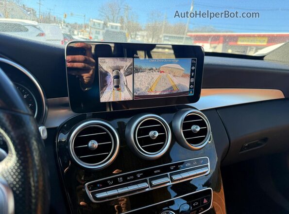 55SWF8EB6KU291964 2019 MERCEDES-BENZ C Red Widok wnętrza z tyłu