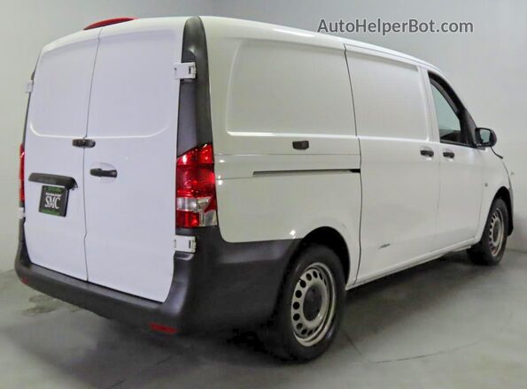 W1YV0BEY7P4225028 2023 MERCEDES-BENZ METRIS Белый Передняя правая четверть