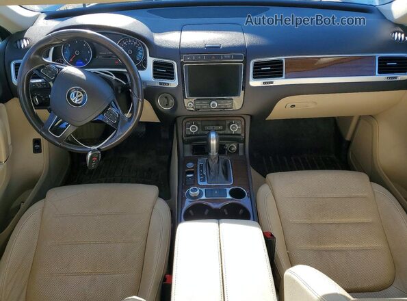 WVGEP9BP8GD002495 2016 VOLKSWAGEN TOUAREG Белый Вид щитка приборов