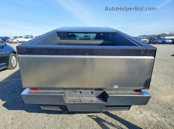 7G2CEGEC3SA076420 2025 TESLA CYBERTRUCK Silver Vista interior delantera