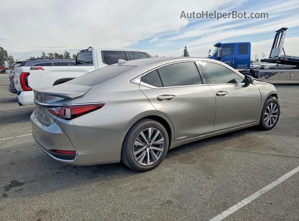 58AC21B18LU007833 2020 LEXUS ES Серебряный Задняя правая четверть