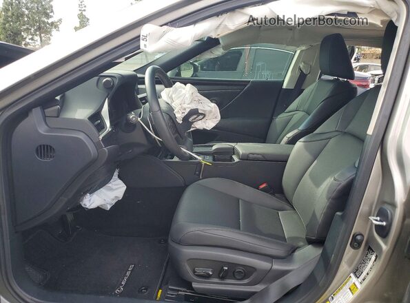 58AC21B18LU007833 2020 LEXUS ES Серебряный Вид салона спереди