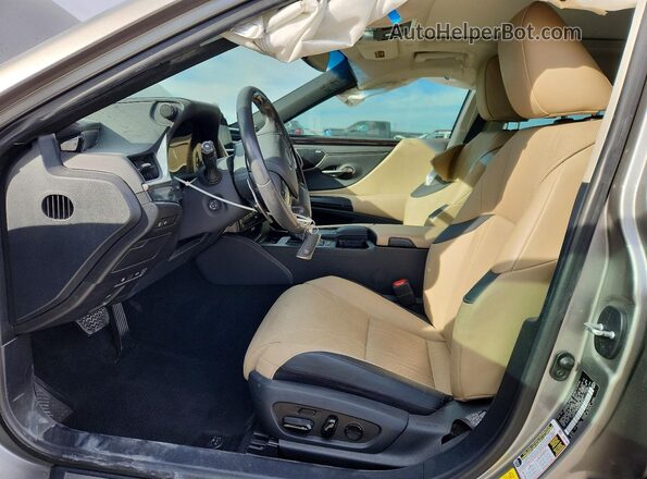 58AFZ1B15MU106913 2021 LEXUS ES Silver Front interior view
