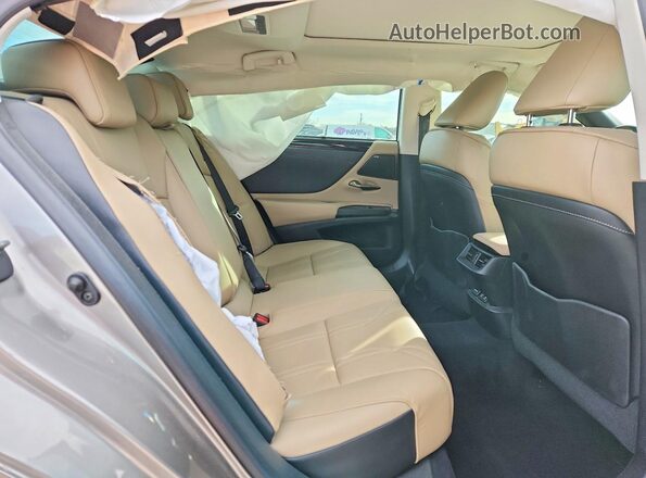 58AFZ1B15MU106913 2021 LEXUS ES Silver Rear seats view