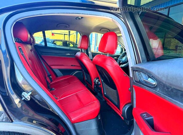 ZASPAJAN7L7C89828 2020 ALFA ROMEO STELVIO Черный Вид салона спереди