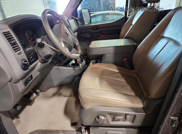 5BZAF0AA7GN855382 2016 NISSAN NV Gray Vista interior delantera