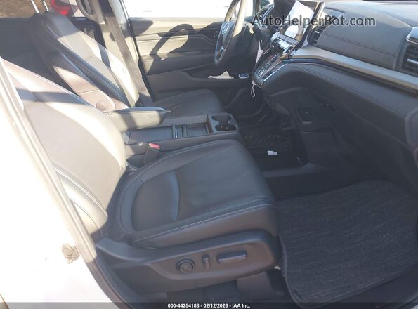 5FNRL6H8XRB064900 2024 HONDA ODYSSEY Белый Вид салона спереди