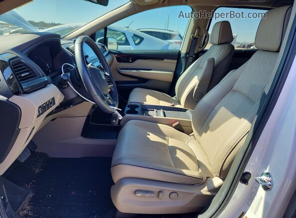 5FNRL6H92RB032807 2024 HONDA ODYSSEY White Widok wnętrza z przodu