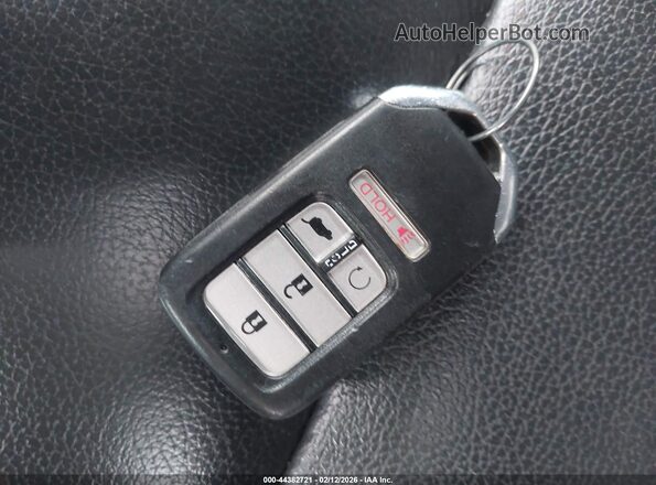 5FNYF5H5XJB028339 2018 HONDA PILOT Белый Вид панели приборов