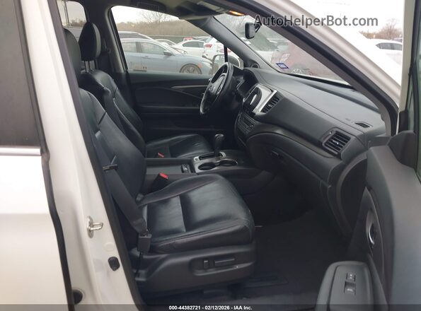 5FNYF5H5XJB028339 2018 HONDA PILOT Белый Вид салона спереди
