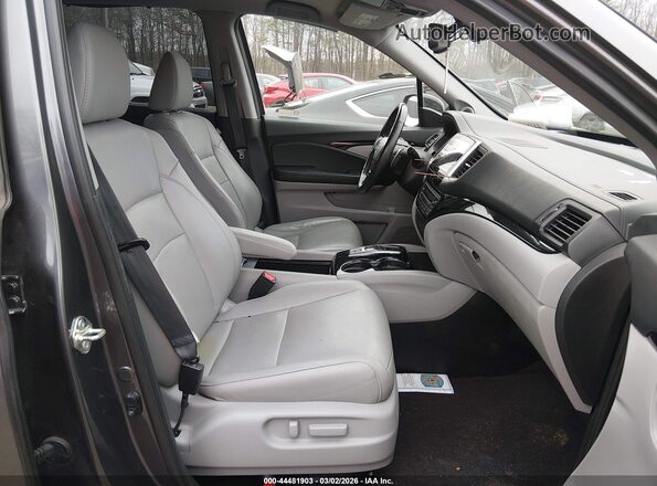 5FNYF6H01JB008796 2018 HONDA PILOT Серый Вид салона спереди