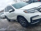 2019 Honda Pilot Touring White vin: 5FNYF6H68KB006341