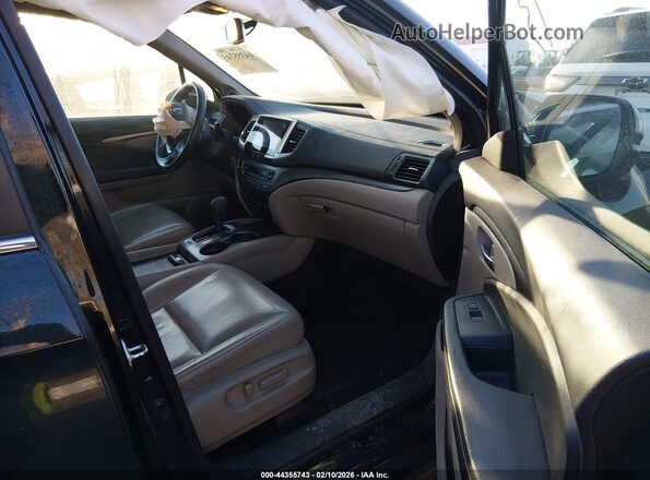 5FNYF6H71HB079102 2017 HONDA PILOT Зеленый Вид салона спереди