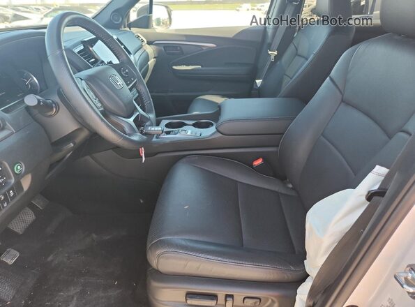 5FNYF8H58SB008528 2025 HONDA PASSPORT White Widok wnętrza z przodu