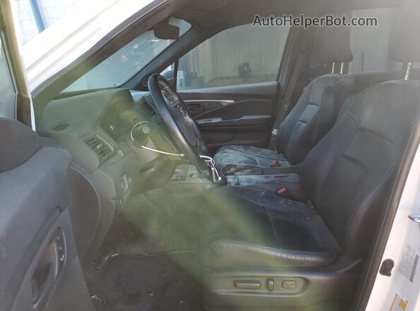 5FNYF8H59NB018425 2022 HONDA PASSPORT Белый Вид салона спереди