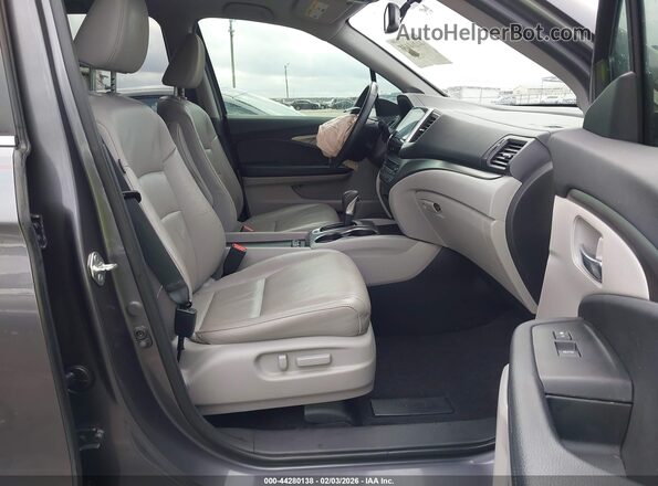 5FPYK2F61KB004543 2019 HONDA RIDGELINE Серый Вид салона спереди