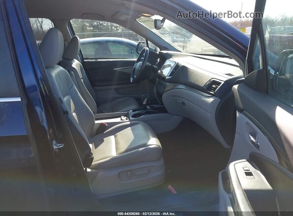 5FPYK3F68HB019958 2017 HONDA RIDGELINE Синий Вид салона спереди