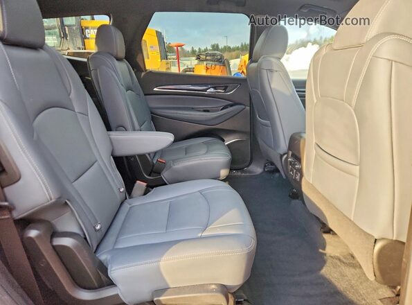 5GAEVBKW2PJ197103 2023 BUICK ENCLAVE Red Widok wnętrza z tyłu