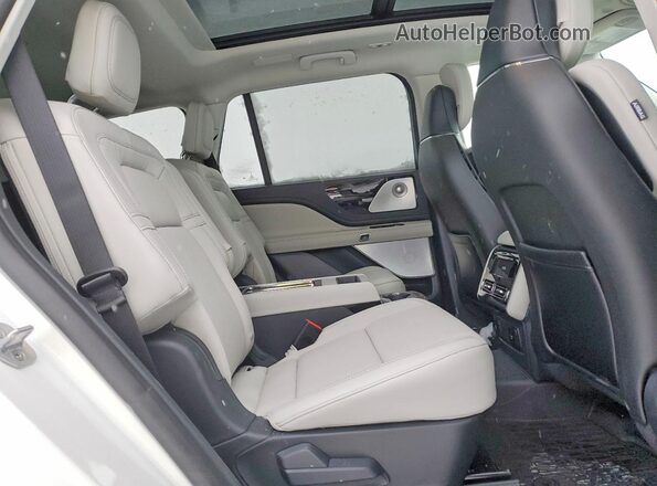 5LM5J7XCXTGL02783 2026 LINCOLN AVIATOR Белый Вид задней части салона