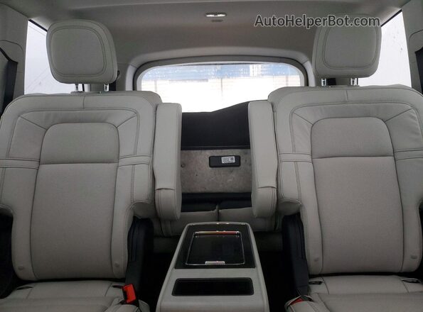 5LM5J7XCXTGL02783 2026 LINCOLN AVIATOR Белый Вид задних сидений