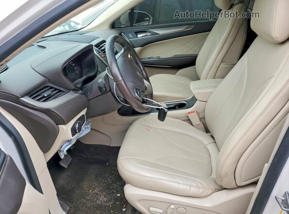 5LMCJ1C91HUL62443 2017 LINCOLN MKC Белый Вид салона спереди