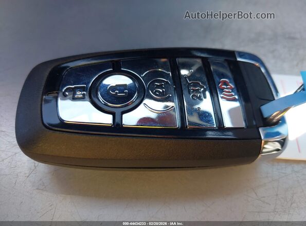 5LMCJ1CAXTUL00882 2026 LINCOLN CORSAIR Красный Вид панели приборов