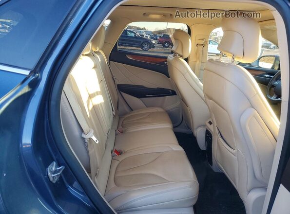 5LMCJ2D91JUL22146 2018 LINCOLN MKC Синий Вид задней части салона
