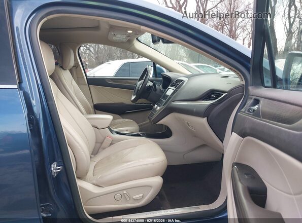 5LMCJ3D91JUL08768 2018 LINCOLN MKC Синий Вид салона спереди