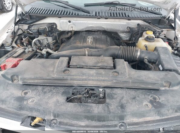 5LMJJ2JT8HEL07669 2017 LINCOLN NAVIGATOR Белый Вид сзади