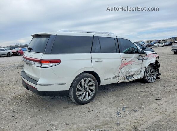 5LMJJ2LG4REL17780 2024 LINCOLN NAVIGATOR White Задня права чверть