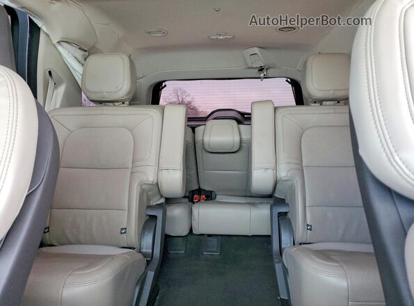 5LMJJ2LG4REL17780 2024 LINCOLN NAVIGATOR White Вид задніх сидінь