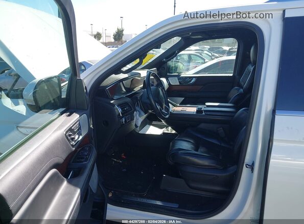5LMJJ2LT3LEL21274 2020 LINCOLN NAVIGATOR White Widok wnętrza z przodu